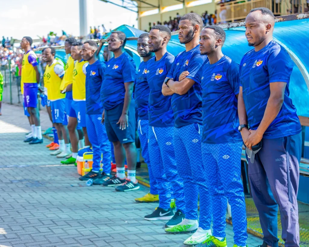 Bamwe mubakozi ba rayon sports barimo abatoza n’abaganga barataka ubukene