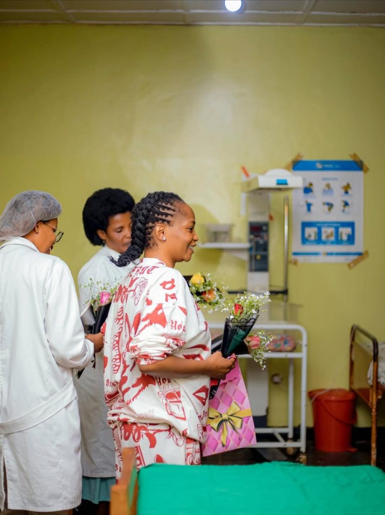 YOUNG GRACE YATANGAJE IMPAMVU YAGIYE KWIZIHIRIZA ISABUKURU YE MU BITARO