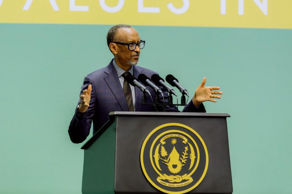 Ntabwo ushobora guhindura igihugu nk’u Rwanda kuko ntabwo ari wowe wakiremye – Perezida Kagame
